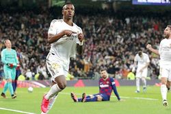 Vinicius Jr tỏa sáng ở Kinh điển: Ngày nhật thực ở Bernabeu