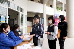Sinh viên Hà Nội yên tâm trở lại giảng đường