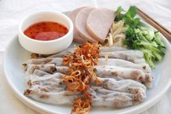 Làm bánh cuốn bằng chảo chống dính tại nhà đơn giản, mất ít thời gian