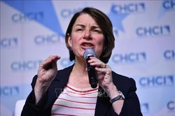 Bầu cử Mỹ 2020: Ứng cử viên Amy Klobuchar rời cuộc đua