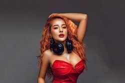 Ngân 98 mặc gợi cảm nhưng 'chất như nước cất', tâm sự từng bị miệt thị khi mới theo nghề DJ