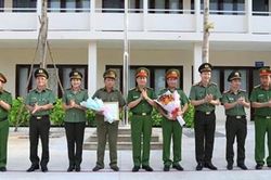 Công an tỉnh Đồng Nai: Công bố thư khen và trao thưởng các tập thể, cá nhân