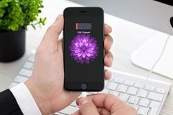 Apple cay đắng bồi thường cho người dùng iPhone cũ