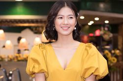Thu Trang khác lạ, Oanh Kiều diện đầm cổ khoét sâu