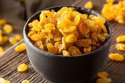 Phụ nữ mang thai có nên ăn nho khô không?