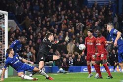 Thất bại 0-2 trước Chelsea, Liverpool hết cửa san bằng kỷ lục của MU