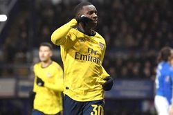 Arsenal tìm thấy ánh sáng ở Cúp FA