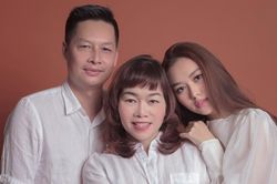 Á hậu Tường San khoe bố 'soái ca' 1m80 và mẹ xinh đẹp trong bộ ảnh gia đình
