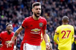 Bruno Fernandes bay bổng, MU bán Pogba đi thôi