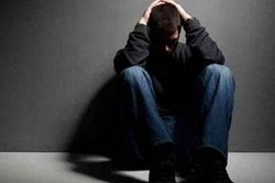Tin lời thầy bói, mẹ biến con trai thành người vô dụng