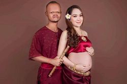 Cặp 'chồng cú vợ tiên' sinh con đầu lòng nhưng nhan sắc của đứa trẻ mới gây chú ý