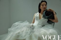 Xuất hiện trên trang bìa tạp chí Vogue danh giá, Lưu Diệc Phi 'đốn tim' fan hâm mộ vì nhan sắc xinh đẹp