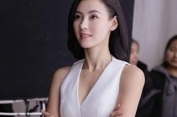 Hậu trường quảng cáo cực xinh đẹp của Trương Bá Chi, thu hút ánh nhìn trong bộ váy trắng và gương mặt trẻ đẹp
