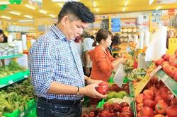 Thị trường hàng tiêu dùng mùa Covid-19: Kẻ được, người mất