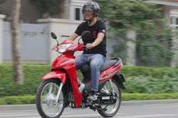 Thừa tiền mua ô tô, lương 40 triệu đồng/tháng tôi vẫn đi xe máy