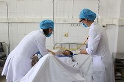 Quảng Ninh: Cứu bệnh nhân bị mảnh kim loại đâm xuyên... cổ