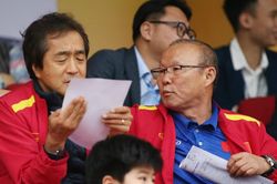 Hết cách ly y tế, HLV Park Hang-seo 'vi hành' V-League từ ngày 8-3