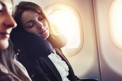 Lý do không nên ngủ khi máy bay cất hoặc hạ cánh