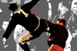 Cú song phi của Cantona và những lần cầu thủ đánh CĐV