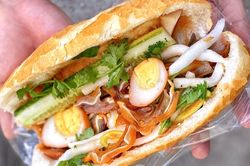 Bánh mì phá lấu tai heo và 4 loại bánh mì hút khách tại TP.HCM