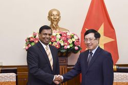 Phó Thủ tướng Phạm Bình Minh tiếp Đại sứ Sri Lanka Walpita Gamage Prasanna