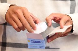 Bộ Y tế cấp phép sản xuất 2 bộ kit xét nghiệm Covid-19