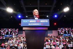Tỷ phú Mike Bloomberg thất bại với cuộc đua 'đốt tiền' tranh cử