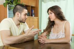Kiếm ra tiền, nhưng tiêu gì tôi cũng phải xin phép vợ