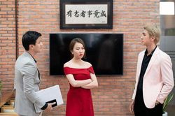 Ngắm những bộ cánh 'chanh sả' của Huỳnh Hồng Loan, Bình An trong 'Tiệm ăn dì ghẻ'