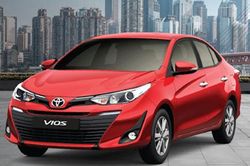 XE HOT (5/3): Bảng giá xe Toyota tháng 3, loạt ôtô giảm giá 'kịch sàn' tại Việt Nam