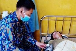 Quân y đảo An Bang cấp cứu ngư dân tai nạn lao động