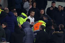 Vì sao Eric Dier lên khán đài đánh nhau với CĐV?