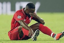 Tiền vệ Liverpool sốc vì em trai qua đời sau tai nạn xe buýt