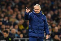 Jose Mourinho: Đã thua lại còn ra yêu sách