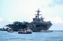 Cận cảnh tàu sân bay USS Theodore Roosevelt Hải quân Hoa Kỳ thăm Đà Nẵng