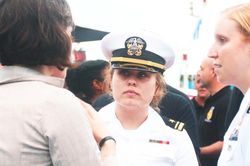 Những 'bông hồng thép' trên tàu sân bay USS Theodore Roosevelt