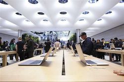 Dịch COVID-19: Apple và Microsoft hạ dự báo kết quả kinh doanh