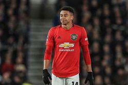 Lingard bị fan chửi thậm tệ, Shaw hùng hổ bảo vệ đồng đội