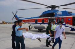 Trực thăng đưa hai ngư dân nguy kịch từ Trường Sa về đất liền
