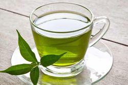 Không còn 'cô rót trà', quan chức tỉnh Nhật phải tự lấy nước nếu khát