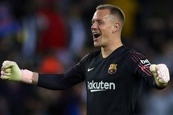 Ter Stegen đòi tăng lương ở Barca