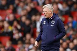 VAR giúp Arsenal nối dài mạch bất bại tại Premier League