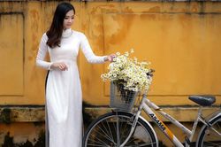 Thi ảnh và viết về áo dài 'Như mây xuống phố'