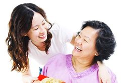 Cứ đến 8/3, mẹ chồng lại nhắc khéo con dâu tặng quà