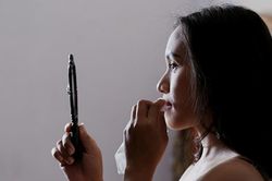 Phụ nữ trong túi có thể ít tiền, nhưng nhất định phải có cây son