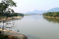 Đi đánh cá, 2 vợ chồng rơi xuống sông mất tích