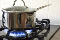 Biết điều này bạn có thể tiết kiệm 50% lượng gas khi nấu ăn, vì hiện hàng trăm người Việt vẫn dùng sai cách
