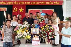 'Kính già, già để tuổi cho'