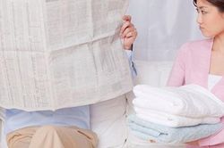 Vừa bệnh dậy, tôi mở cửa ra khỏi phòng ngủ mà chết đứng khi thấy khung cảnh tan hoang như chiến trường