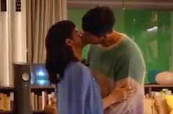Cảnh hôn của Kim Hye Soo và đàn em kém 12 tuổi Joo Ji Hoon